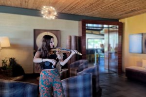 Women playing violin